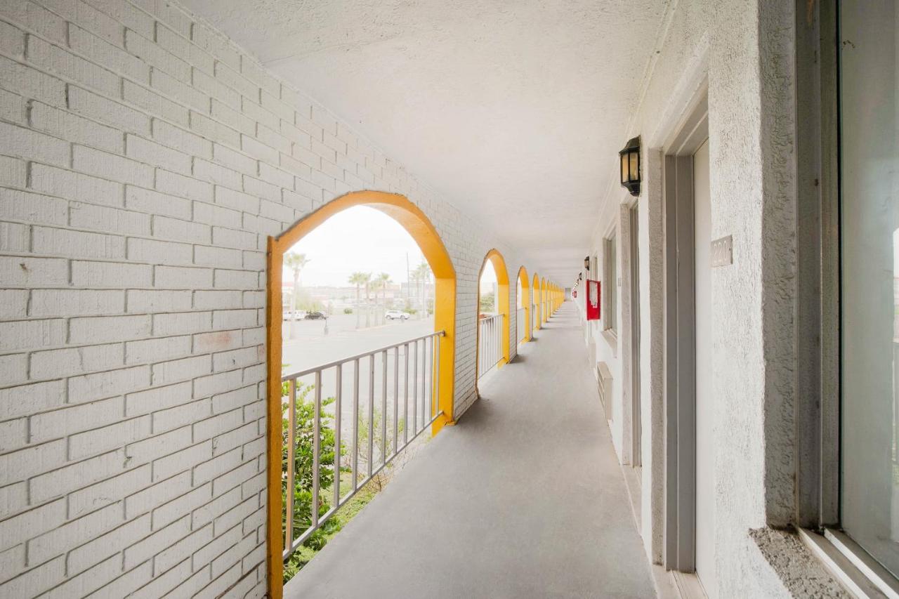 Hotel O Houston East Channelview I-10 Экстерьер фото